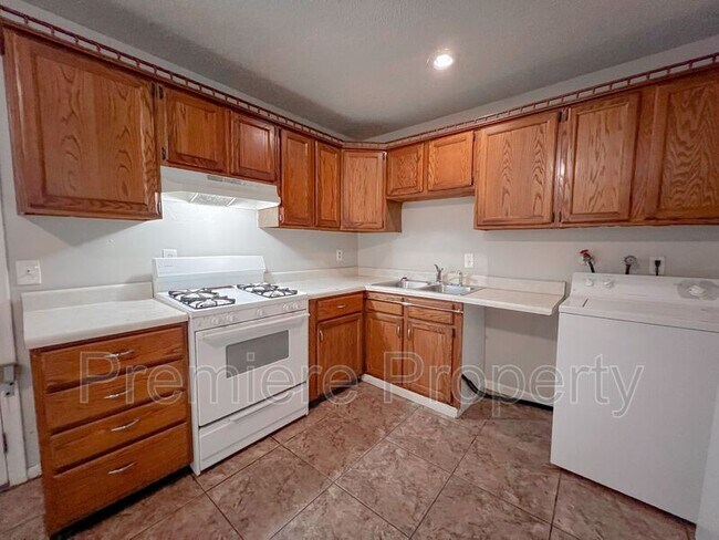 Foto del edificio - 11014 Booth Ave