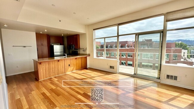 Building Photo - Amazing Morning Sunlight & Views of SF & D...
