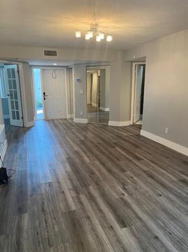 Photo - 992 NW 93rd Ave House