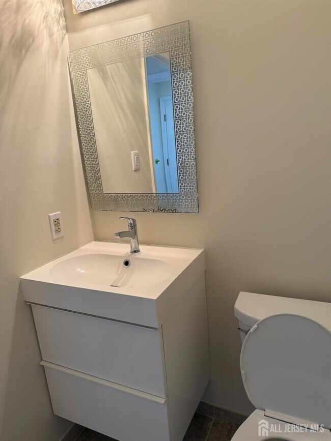 Building Photo - 1301 Dahlia Cir