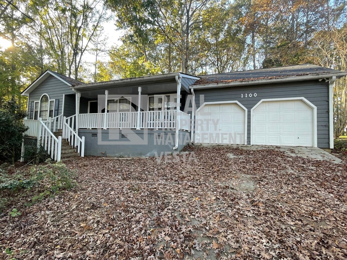 Primary Photo - Beautiful Family Home in Lake Wildwood