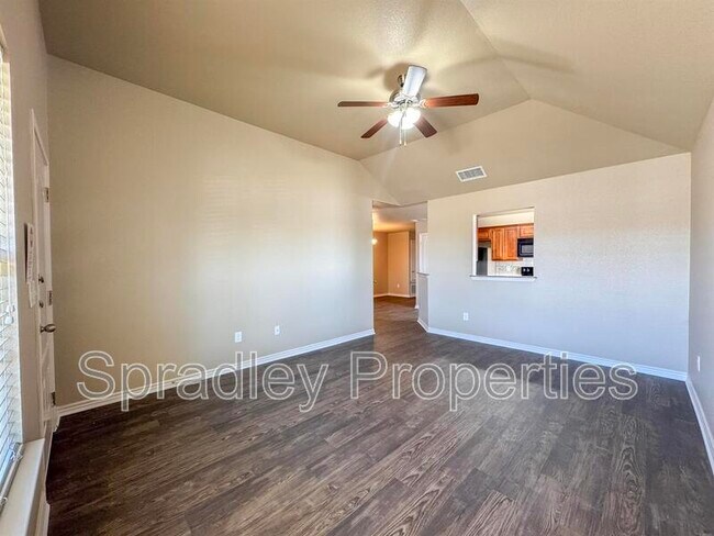 Foto del edificio - 735B E Ridge Blvd