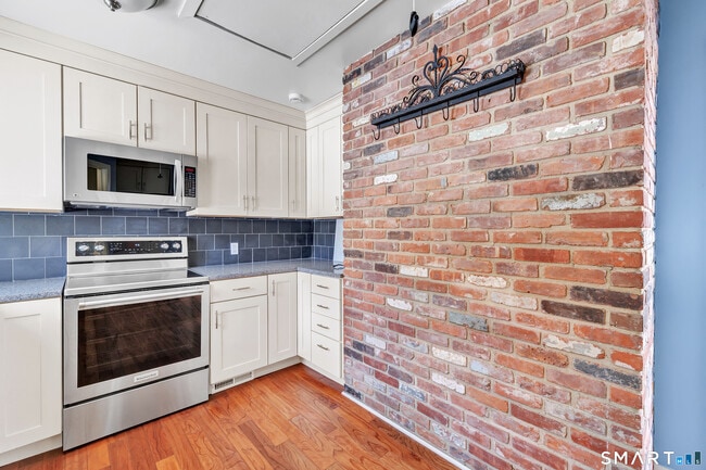 Foto del edificio - 349 Westport Turnpike