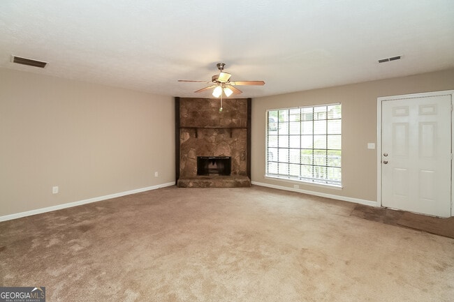 Building Photo - 8170 Winewood Ct
