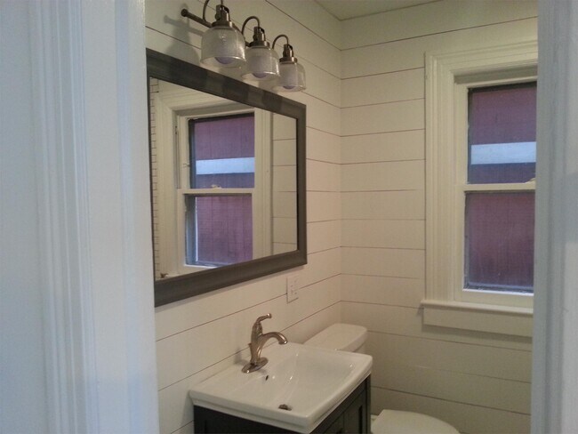 Building Photo - 342 Averill Ave