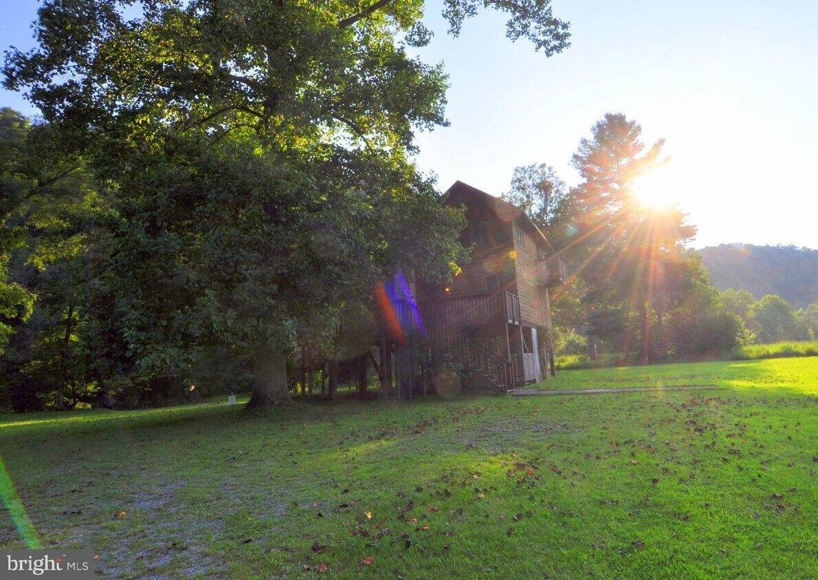 Primary Photo - 154 Cann's Neck Ln