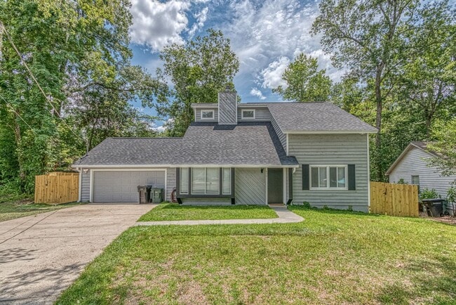 Large 3 bed 2 bath home with fenced backyard - Large 3 bed 2 bath home with fenced backyard