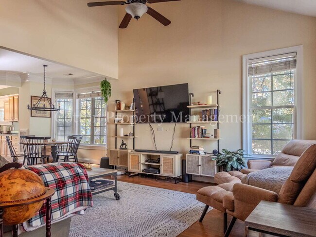 Foto del edificio - 102 Blossom Cir