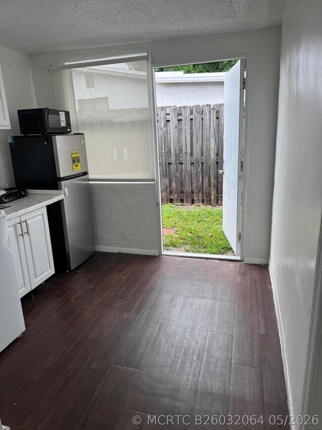 Foto del edificio - 6963 SW 19th St