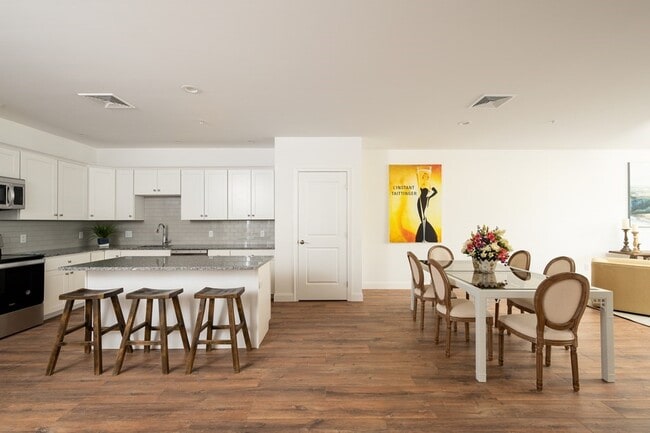 Building Photo - 390 Chief Justice Cushing Hwy