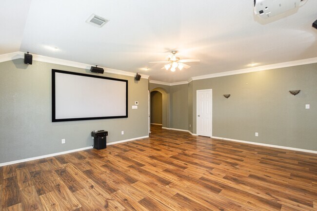 Foto del edificio - 9419 Silver Ridge Dr