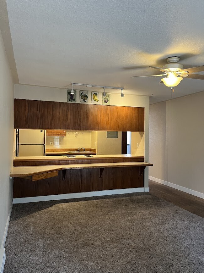 Building Photo - 806 Stone Mountain Dr