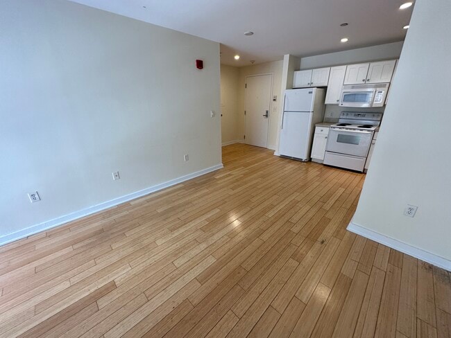 Building Photo - 5 Boylston Pl