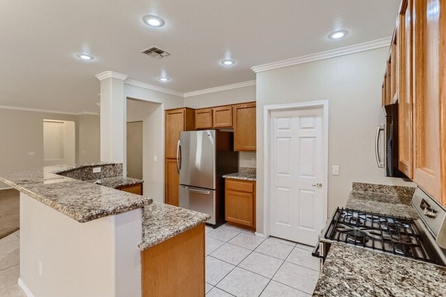 Building Photo - MONROE MODEL!  ALL APPLIANCES INCLUDED, FU...