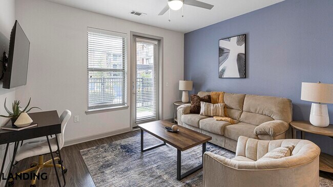 Foto del edificio - 2800 NE Green Oaks Blvd