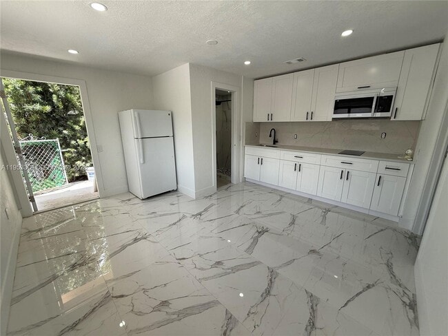 Foto del edificio - 9824 SW 26th Terrace