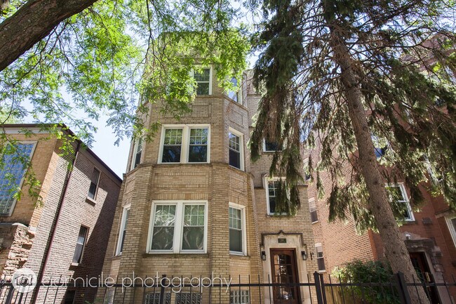 Foto del edificio - 2141 W Arthur Ave