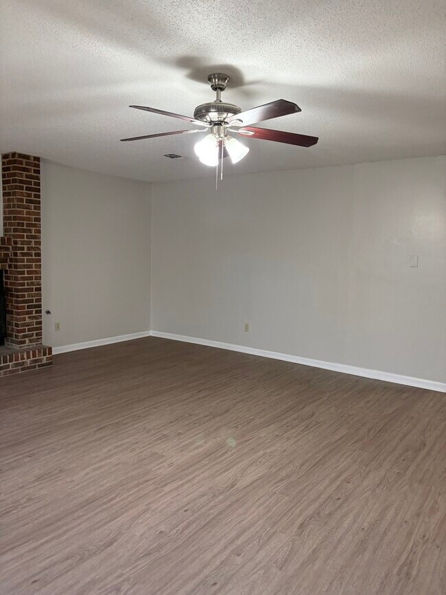 Foto del edificio - 6114 Butler Rd