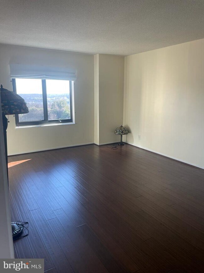 307 Yoakum Pkwy Unit 821, Alexandria, VA 22304 Room for Rent in Alexandria, VA