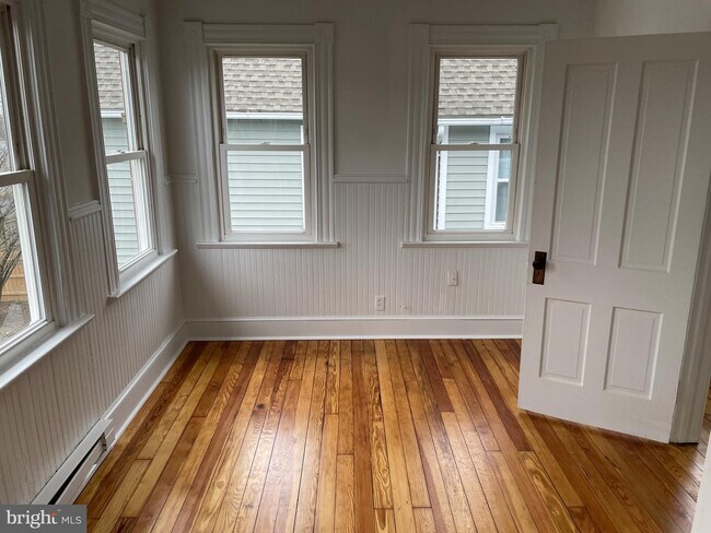 Building Photo - 515A Willis St