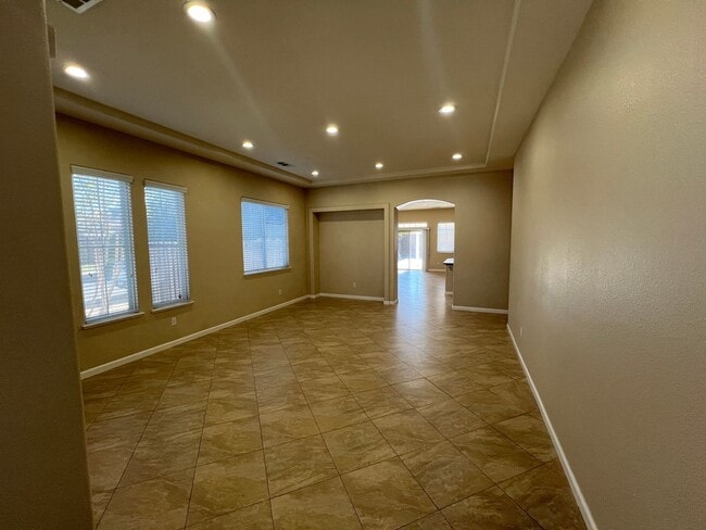 Foto del edificio - 4-bedroom single story located in Sylvan S...