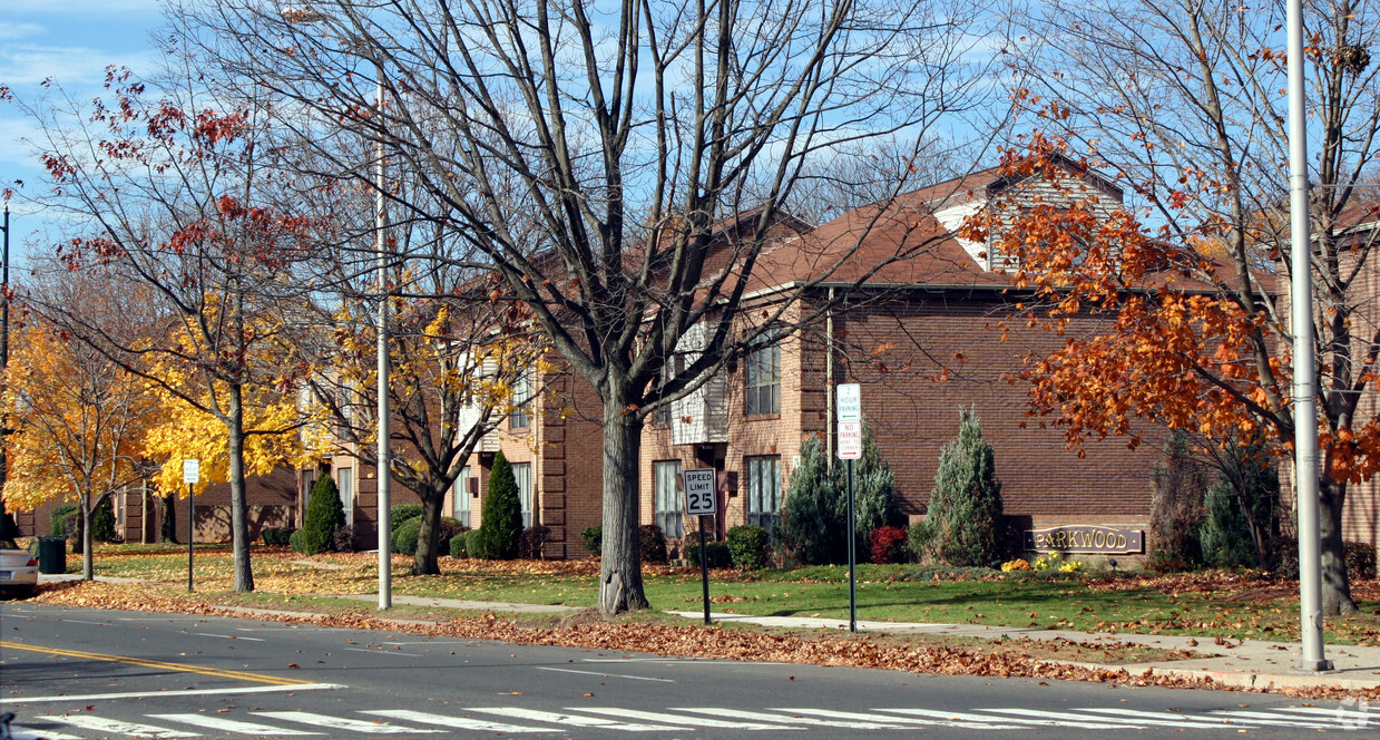 Foto del edificio - Parkwood Apartments