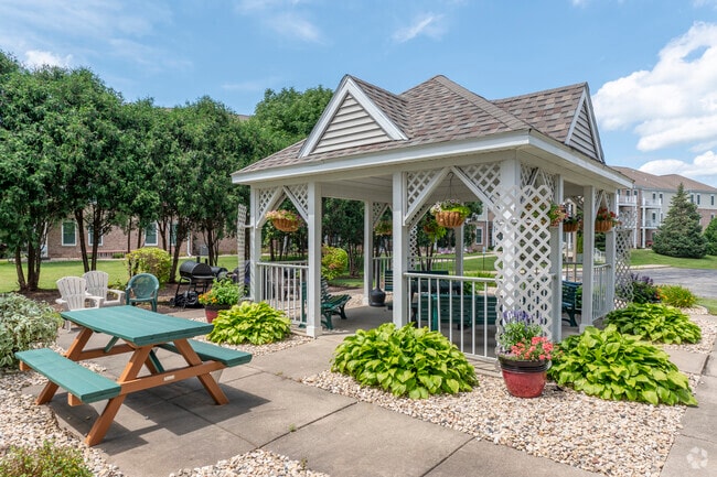 Área Común - Patio y Gazebo - Rosewood Apartments