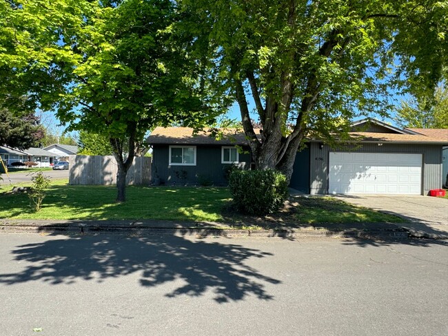 Building Photo - 3 bedroom 1.5 bathroom home