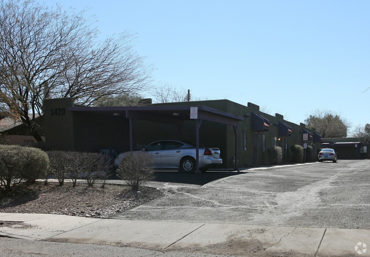 Building Photo - 3420 E Flower St