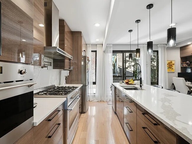 Photo - 687 Humboldt St (Brooklyn, NY) Townhome