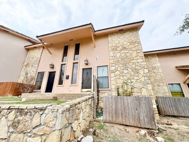 Foto del edificio - ***2 Bedroom 3 Bathroom Townhome for Lease in Horseshoe Bay, TX.***