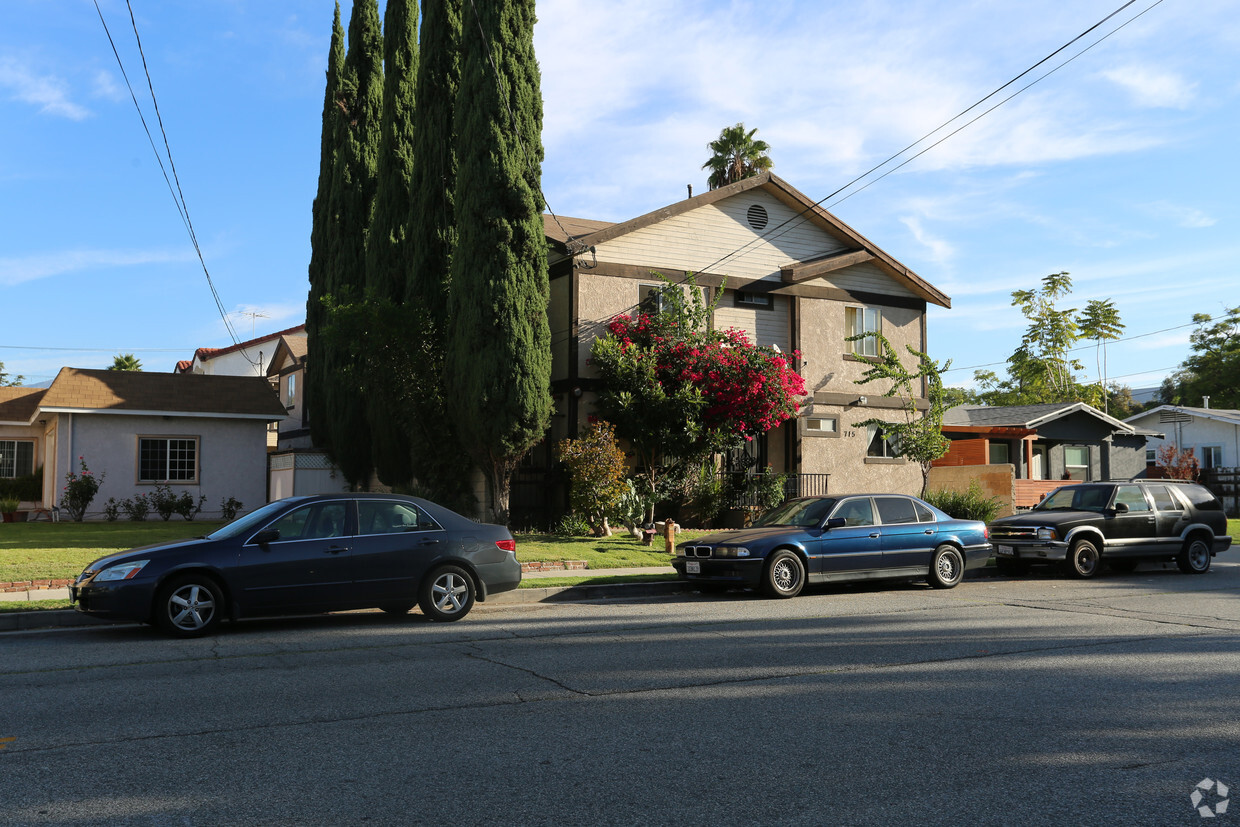 Building Photo - 715 E Lomita Ave
