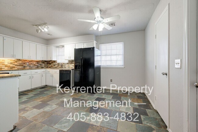Building Photo - Great Location in Moore School District!