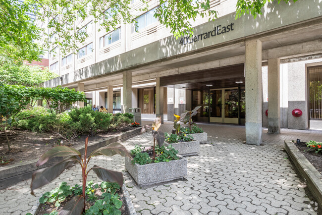 Entrance - 40 Gerrard Street East Apartments