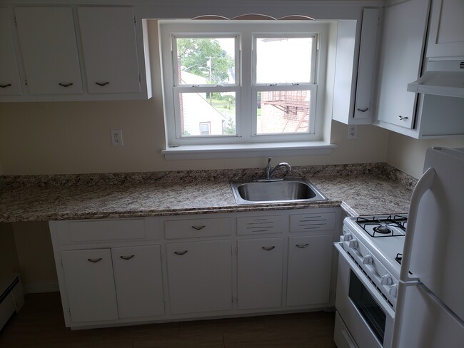 Building Photo - 35 Elmwood Ave