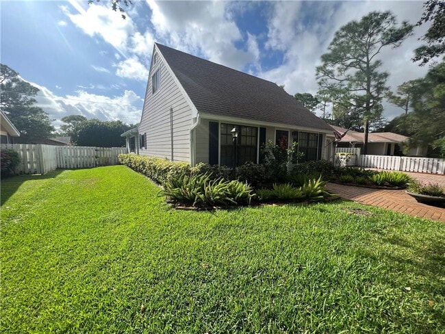 Building Photo - 5068 Beechwood Rd