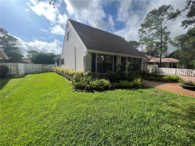 Foto del edificio - 5068 Beechwood Rd