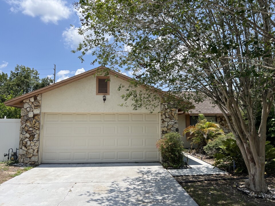 Foto principal - 7826 Clubhouse Estates Dr