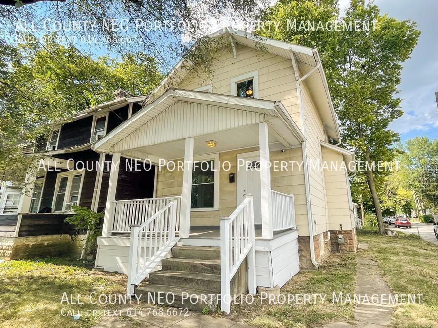 Primary Photo - Charming 2-Bedroom Home on Corner Lot – Se...