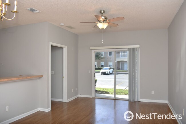 Foto del edificio - Two Bedroom Condo in West Jax