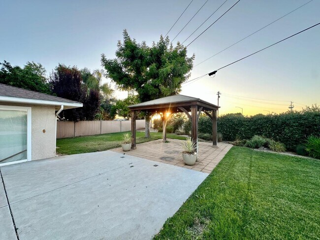 Foto del edificio - 779 Almond Dr
