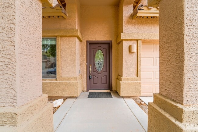 Building Photo - Charming 4-Bed, 2.5-Bath Home in Skyline R...