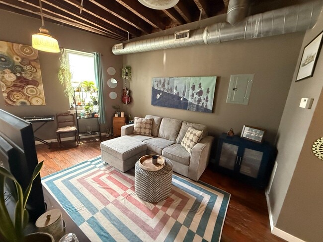 Building Photo - 209 W Girard Ave