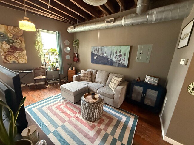 Foto del edificio - 209 W Girard Ave