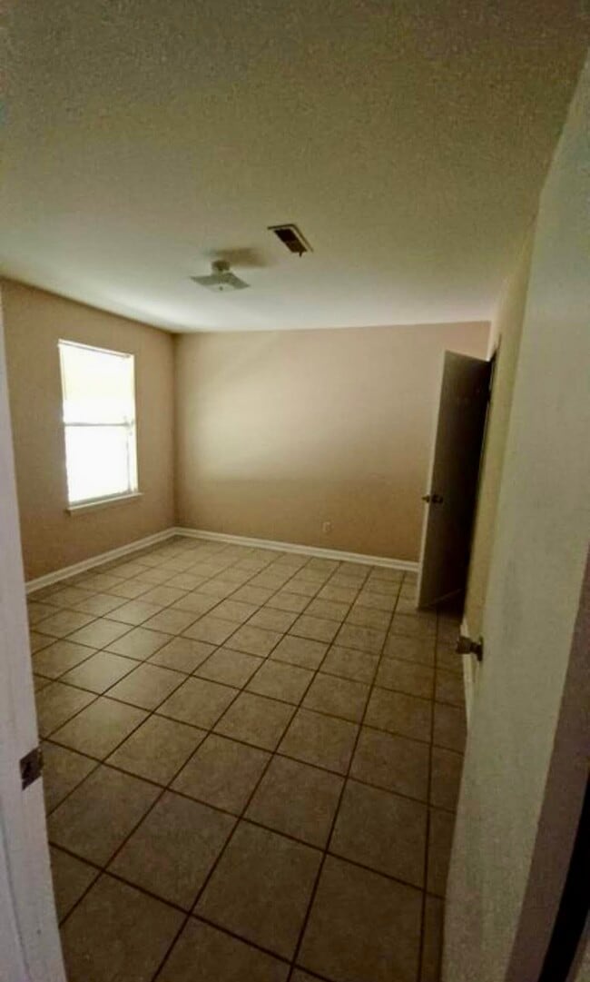 Building Photo - 801 Sandpiper Dr