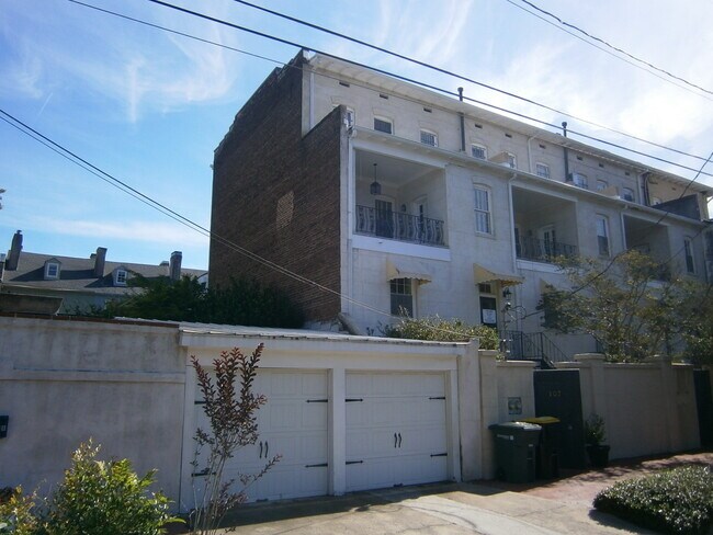 Foto del edificio - 107 W Taylor St