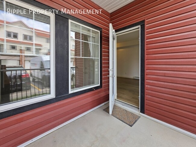 Building Photo - DESIRABLE 2 BEDS, 2 BATHS CONDO UNIT | CONVENIENCE RIGHT BY ROYAL OAK CENTRE