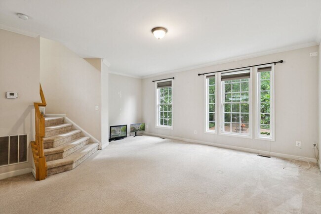 Foto del edificio - Schedule a private tour today before it's ...
