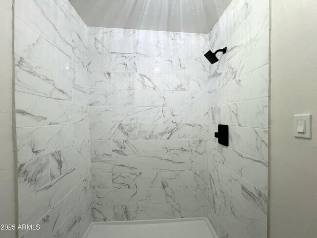 Foto del edificio - 946 E 12th St