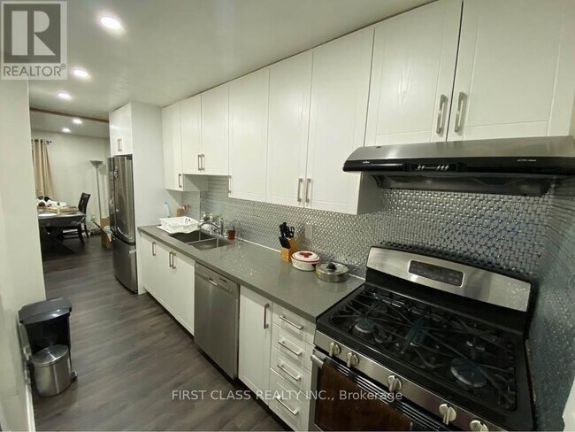 Building Photo - 13 Greenarrow Ct